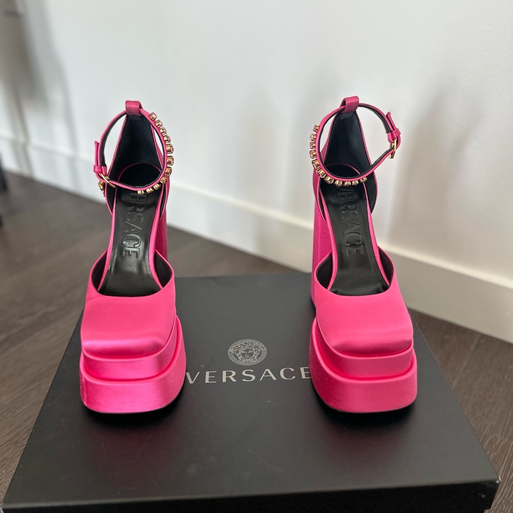 Versace Medusa Head Charm Satin Platform Pumps - Picture 5 of 9